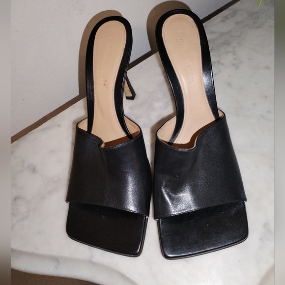 Bottega Veneta black sandals, GUC size 39 "PRICE FIRM""" - Picture 1 of 5